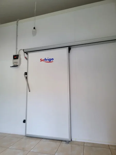 Tirane, jepet me qera dyqan Kati 0, 25 m² 350 € (Azili)