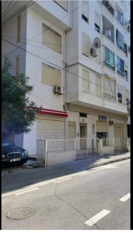 Durres, jepet me qera apartament 1+1+Aneks+Ballkon Kati 4, 65 m², 350 euro (Tek shkembi Kavajes)