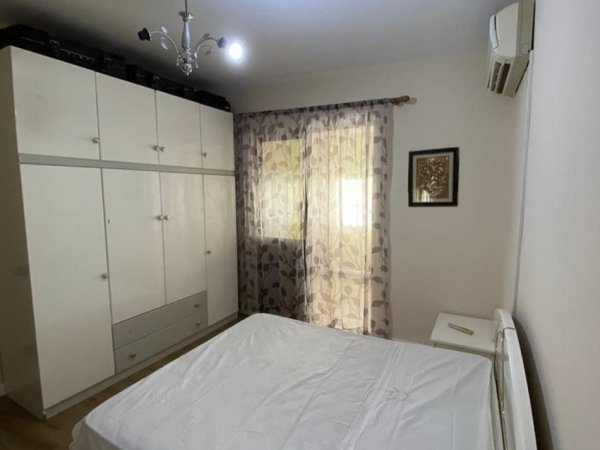 Tirane, jepet me qera apartament 2+1 Kati 2, 80 m² 400 € (Rruga 4 deshmoret)