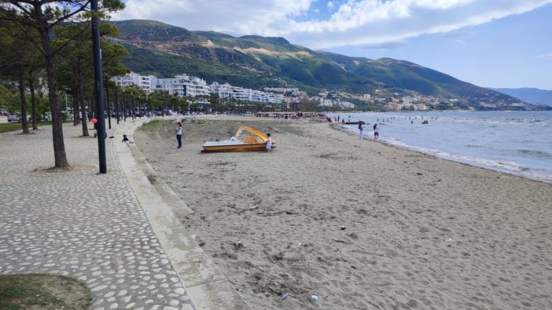 Jepet gazoniere me qera ditore në lungomare