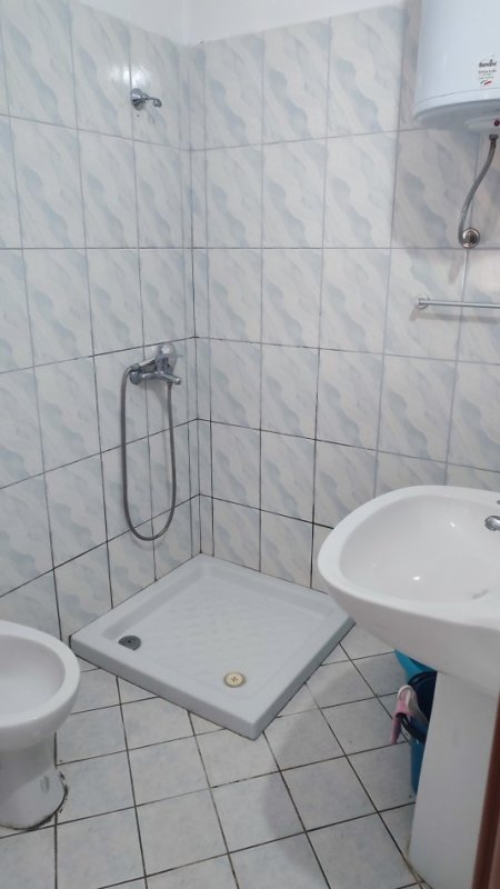 Jepet gazoniere me qera ditore në lungomare