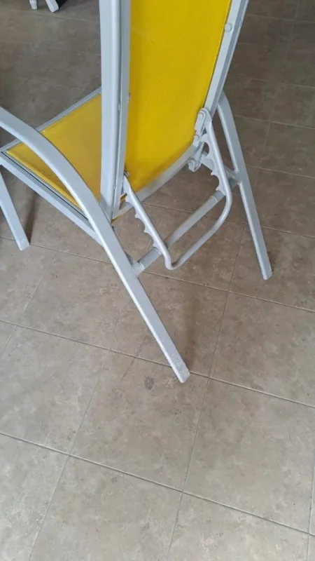 Tirane, shes Shezlonge per plazh 4 cope 30 € copa