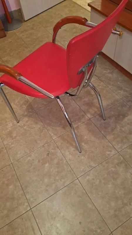 Tirane, shes Karrike zyre 2000 lek