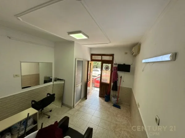 Tirane, jepet me qera ambjent biznesi Kati 0, 17 m² 300 € (Mine Peza)