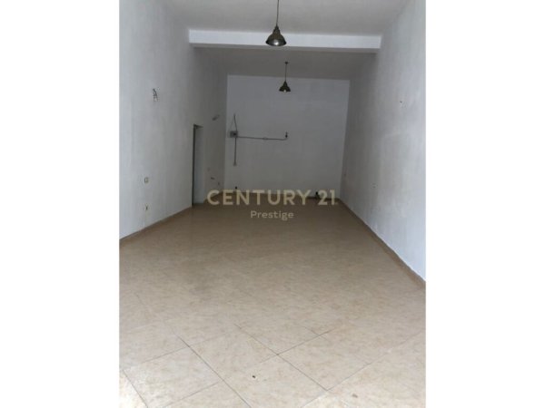 Tirane, jepet me qera ambjent biznesi Kati 0, 60 m² 400 € (Selite)