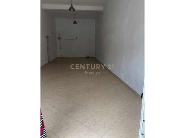 Tirane, jepet me qera ambjent biznesi Kati 0, 60 m² 400 € (Selite)