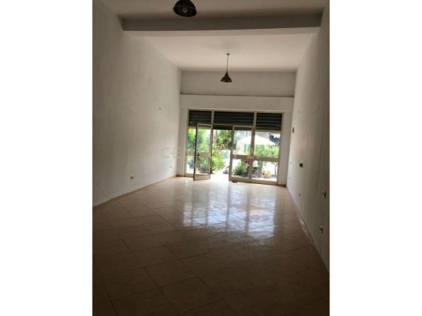 Tirane, jepet me qera ambjent biznesi Kati 0, 60 m² 400 € (Selite)