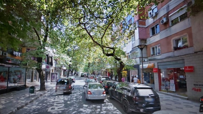 Tirane, jap me qera ambjent biznesi Kati 2, 70 m² 450 Euro (Bulevardi Bajram Curi)