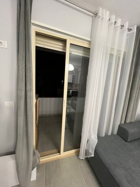 Tirane, jepet me qera apartament 1+1+Ballkon Kati 4, 1 m² (Rruga e ullishteve)