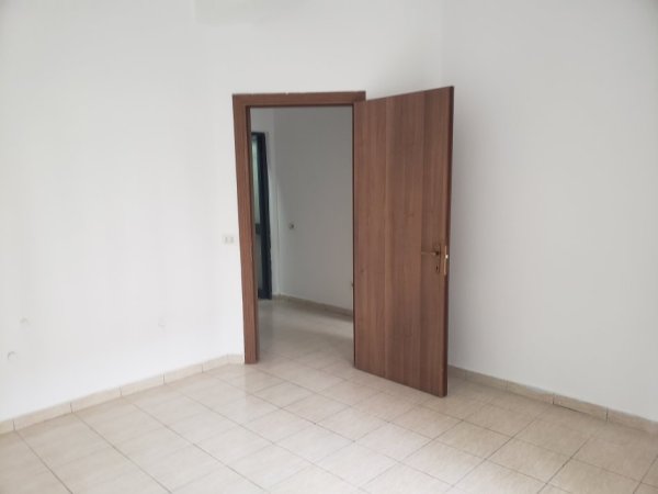 Tirane, jepet me qera apartament Kati 1, 55 m² 400 € 