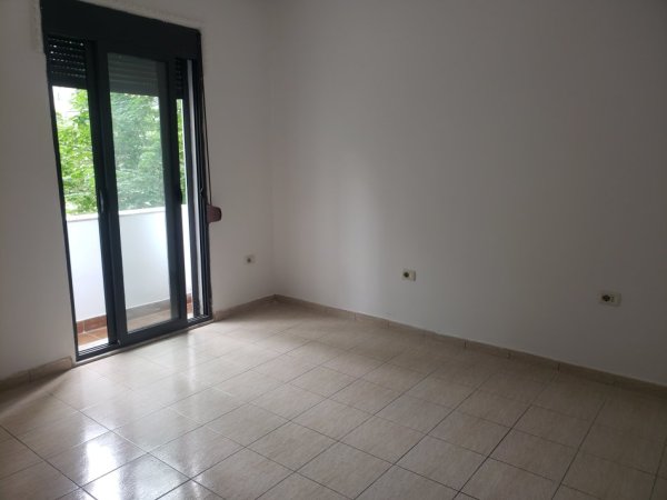 Tirane, jepet me qera apartament Kati 1, 55 m² 400 € 