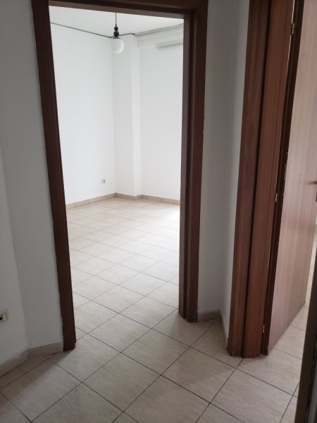 Tirane, jepet me qera apartament Kati 1, 55 m² 400 € 