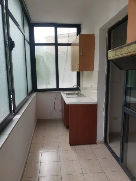 Tirane, jepet me qera apartament Kati 1, 55 m² 400 € 