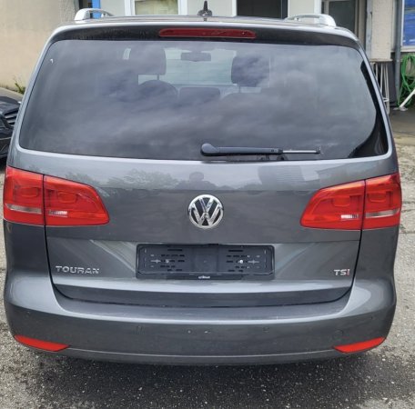 Tirane, shitet makine Volkswagen Touran Benzin, kafe automatik Klima 240.000 km 8.000 €