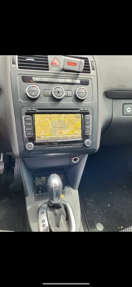 Tirane, shitet makine Volkswagen Touran Benzin, kafe automatik Klima 240.000 km 8.000 €