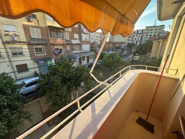 Tirane, jepet me qera apartament 1+1+Ballkon Kati 2, 65 m² 450 € (MINE PEZA)