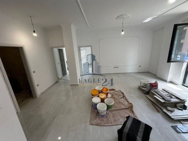 Tirane, jepet me qera apartament 2+1+Aneks Kati 3, 120 m² 800 € (medreseja)