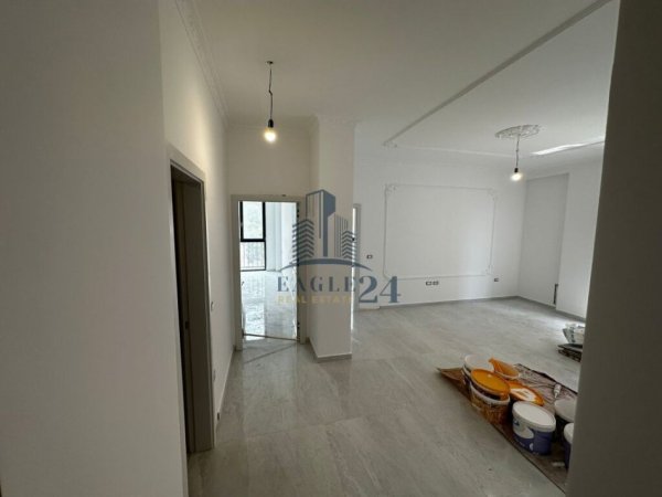 Tirane, jepet me qera apartament 2+1+Aneks Kati 3, 120 m² 800 € (medreseja)