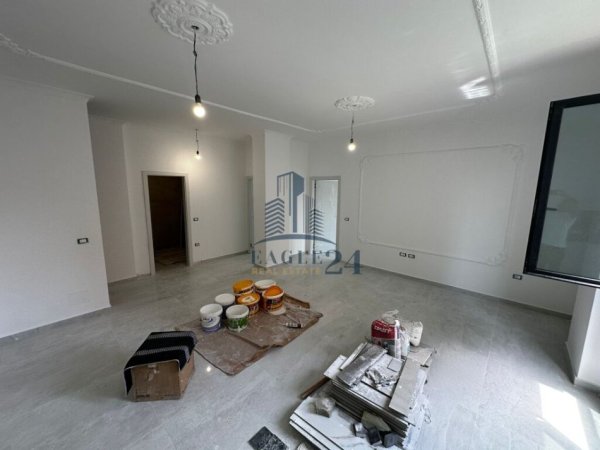 Tirane, jepet me qera apartament 2+1+Aneks Kati 3, 120 m² 800 € (medreseja)