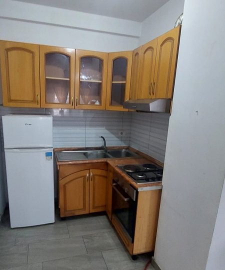 Tirane, jepet me qera garsonier 1+1 Kati 1, 36 m² (Mbrapa Shkolles 1 Qershori)