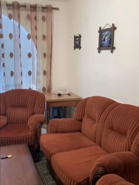 Tirane, jepet me qera apartament 1+1 Kati 1, 70 m² 40.000 leke te reja (Zef Jubani)