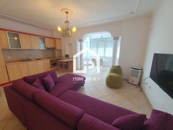Tirane, jepet me qera apartament 2+1+Ballkon Kati 8, 85 m² 650 € (rruga kavajes)