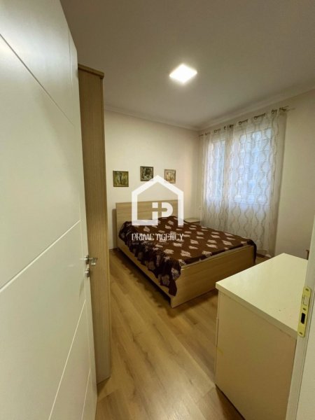 Tirane, jepet me qera apartament 2+1+Ballkon Kati 4, 85 m² 600 € (FUSHA AVIACIONIT)
