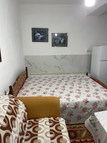 Tirane, jepet me qera garsonier 1+1 Kati 0, 200 € (Loni Ligori)