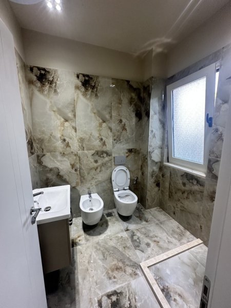 Gjiri Lalezit |Durrres, shitet apartament 2+1+2, Kati 2, 125 m² 275,000 €