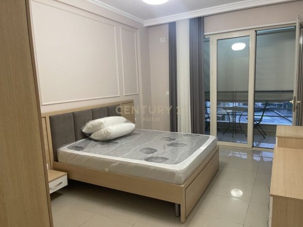 Tirane, jepet me qera apartament 1+1 Kati 4, 500 € (Bulevardi i ri)