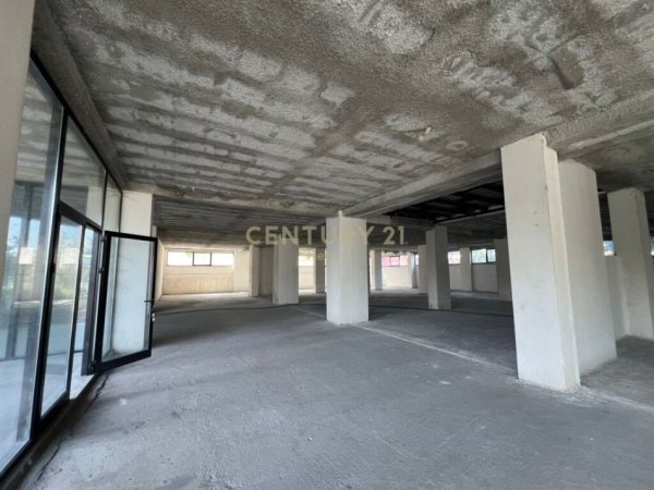 Tirane, shes ambjent biznesi , 380 m² 650.000 € (Rr.Bulevardi Blu, Institut, Institut Kamëz)