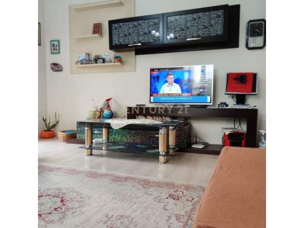 Tirane, shitet apartament 3+1 Kati 3, 135 m² 125.000 Euro (Unaza E Re)