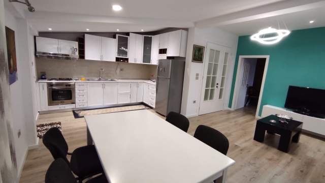 Tirane, jepet me qera apartament 2+1+A+BLK Kati 4, 120 m² 500 Euro (ish ekspozita)
