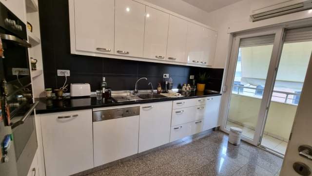 Tirane, jepet me qera apartament 3+1+A+BLK 185 m² 1.500 Euro (Touch of the sun, Tirane!)