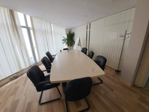 Tirane, jepet me qera ambjent biznesi Kati 3, 250 m² 2.500 Euro (kopshti zoologjik)