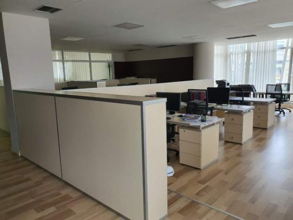 Tirane, jepet me qera ambjent biznesi Kati 3, 250 m² 2.500 Euro (kopshti zoologjik)