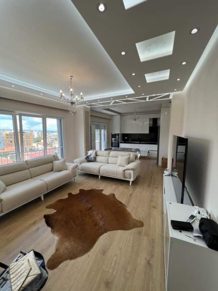Tirane, jepet me qera apartament 3+1+BLK Kati 4, 118 m² 800 Euro (Selvie)