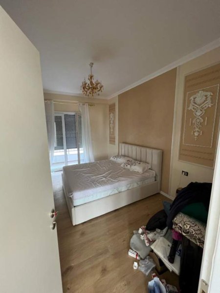 Tirane, jepet me qera apartament 3+1+BLK Kati 4, 118 m² 800 Euro (Selvie)
