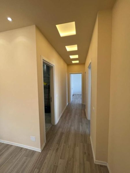 Tirane, jap me qera apartament 3+1+BLK Kati 4, 118 m² 550 Euro (Selvie)
