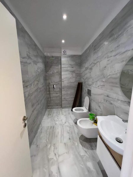 Tirane, jap me qera apartament 3+1+BLK Kati 4, 118 m² 550 Euro (Selvie)