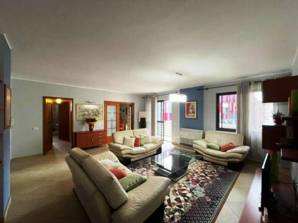 Tirane, jepet me qera apartament 2+1+A+BLK 140 m² 1.000 Euro