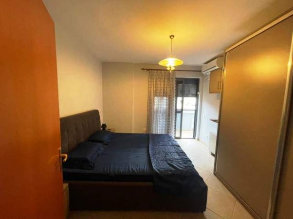 Tirane, jepet me qera apartament 2+1+A+BLK 140 m² 1.000 Euro