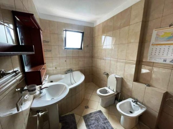 Tirane, jepet me qera apartament 2+1+A+BLK 140 m² 1.000 Euro