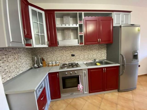 Tirane, jepet me qera apartament Kati 4, 110 m² 350 Euro (Shkolla Marin Barleti)