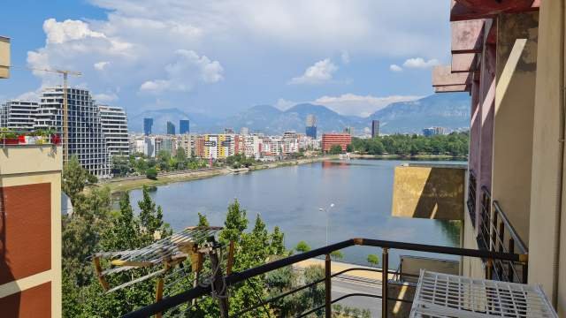 Tirane, jepet me qera apartament 2+1+BLK 120 m² 600Euro (Rr Bilal Sina)