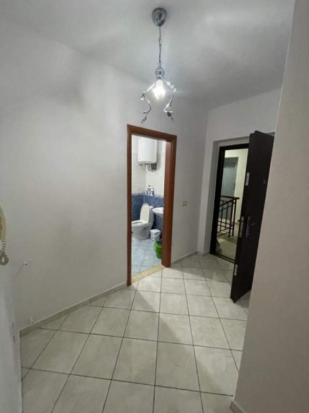 Tirane, jepet me qera apartament 1+1+BLK Kati 5, 73 m² 35.000 Leke (rruga durresit)
