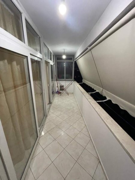 Tirane, jepet me qera apartament 1+1+BLK Kati 5, 73 m² 35.000 Leke (rruga durresit)