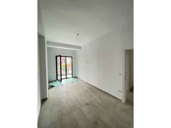 Tirane, shitet apartament 2+1+BLK Kati 2, 103 m² 150.000 Euro (shkolla e kuqe)
