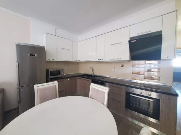 Tirane, jepet me qera apartament 1+1+BLK Kati 6, 105 m² 500 Euro (Rruga e Kavajes)