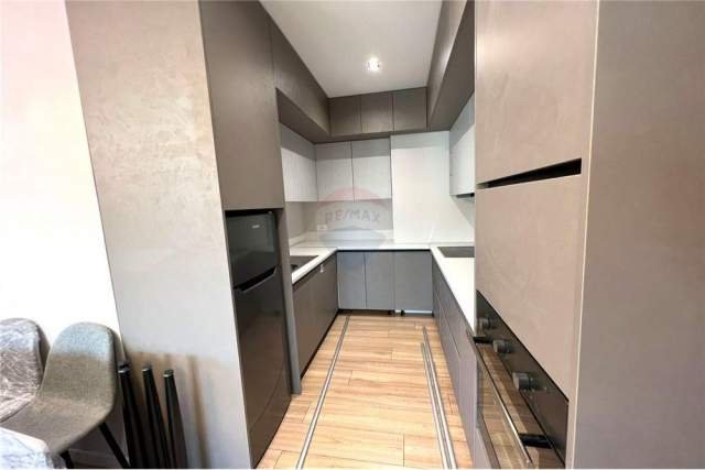 Tirane, jepet me qera apartament 2+1+BLK Kati 1, 95 m² 500 Euro (KOMPLEKSI USLUGA)